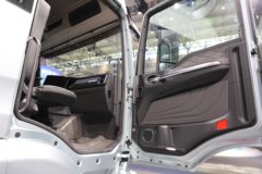 重汽汕德卡C5L 390马力 4X2 AMT自动档 6.9米冷藏车