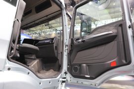 C5L&nbsp;冷藏车驾驶室图片