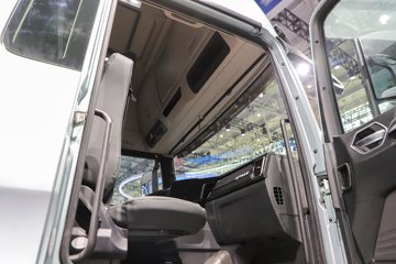 �����ǵ¿�C5L 390���� 4X2 AMT�Զ��� 6.9����س�ͼƬ