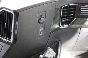 �����ǵ¿�C5L 390���� 4X2 AMT�Զ��� 6.9����س�ͼƬ