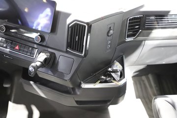 �����ǵ¿�C5L 390���� 4X2 AMT�Զ��� 6.9����س�ͼƬ