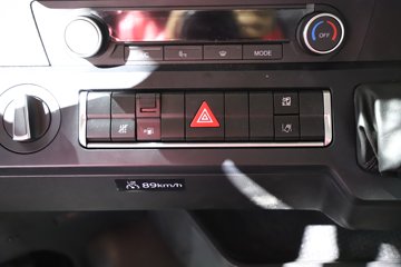 �����ǵ¿�C5L 390���� 4X2 AMT�Զ��� 6.9����س�ͼƬ