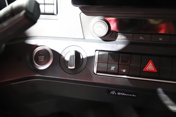 �����ǵ¿�C5L 390���� 4X2 AMT�Զ��� 6.9����س�ͼƬ