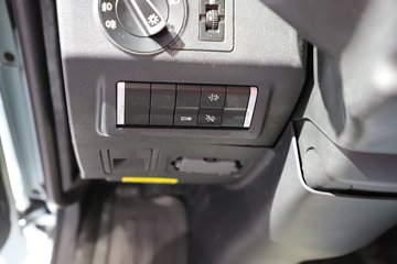 �����ǵ¿�C5L 390���� 4X2 AMT�Զ��� 6.9����س�ͼƬ