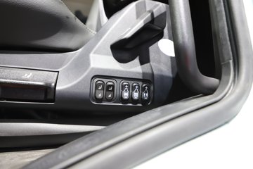 �����ǵ¿�C5L 390���� 4X2 AMT�Զ��� 6.9����س�ͼƬ