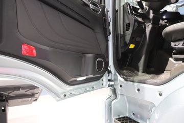 �����ǵ¿�C5L 390���� 4X2 AMT�Զ��� 6.9����س�ͼƬ