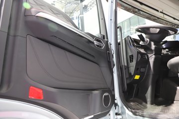 �����ǵ¿�C5L 390���� 4X2 AMT�Զ��� 6.9����س�ͼƬ