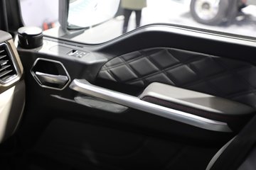 �����ǵ¿�SITRAK C9H 620���� 6X4 �й�����14�� AMT�Զ��� ǣ����ͼƬ