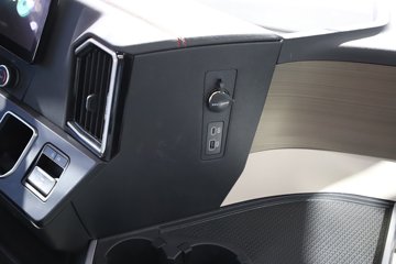 �����ǵ¿�SITRAK C9H 620���� 6X4 �й�����14�� AMT�Զ��� ǣ����ͼƬ