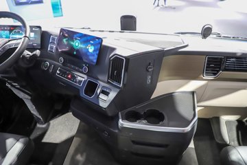 �����ǵ¿�SITRAK C9H 620���� 6X4 �й�����14�� AMT�Զ��� ǣ����ͼƬ