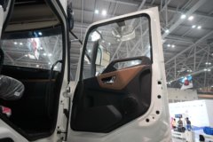 东风天锦KR PLUS 8X4 纯电动厢式载货车 宁德时代400kWh