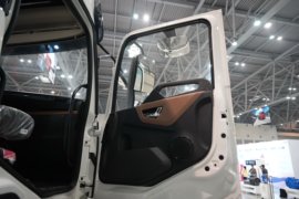 东风天锦KR PLUS&nbsp;电动载货车驾驶室图片