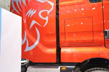 �����ǵ¿�SITRAK G7S ȫ��֮�� 15.3L���� 620���� 6X4 �й�����16�� ǣ����ͼƬ