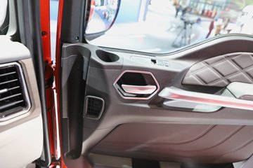 �����ǵ¿�SITRAK G7S ȫ��֮�� 15.3L���� 620���� 6X4 �й�����16�� ǣ����ͼƬ