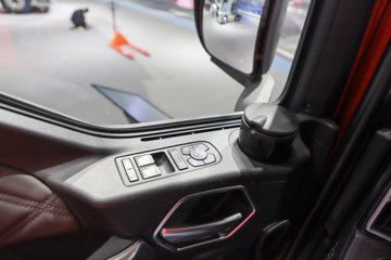 �����ǵ¿�SITRAK G7S ȫ��֮�� 15.3L���� 620���� 6X4 �й�����16�� ǣ����ͼƬ