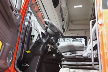 �����ǵ¿�SITRAK G7S ȫ��֮�� 15.3L���� 620���� 6X4 �й�����16�� ǣ����ͼƬ