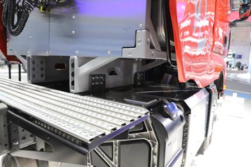 �����ǵ¿�SITRAK G7S ȫ��֮�� 15.3L���� 620���� 6X4 �й�����16�� ǣ����ͼƬ