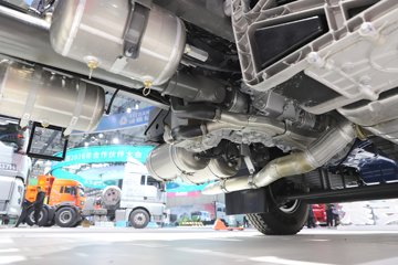 �����ǵ¿�SITRAK G7S ȫ��֮�� 15.3L���� 620���� 6X4 �й�����16�� ǣ����ͼƬ