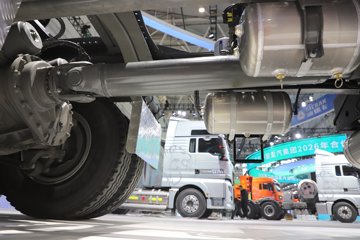 �����ǵ¿�SITRAK G7S ȫ��֮�� 15.3L���� 620���� 6X4 �й�����16�� ǣ����ͼƬ