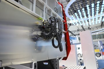�����ǵ¿�SITRAK G7S ȫ��֮�� 15.3L���� 620���� 6X4 �й�����16�� ǣ����ͼƬ