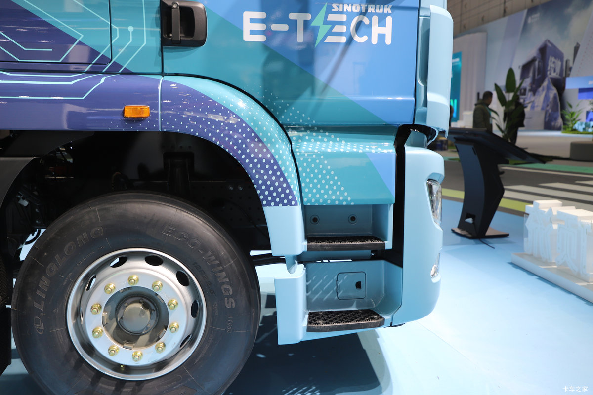 ����HOWO TX EV 6X4����ʽ���綯ǣ���� 400.619kWh���