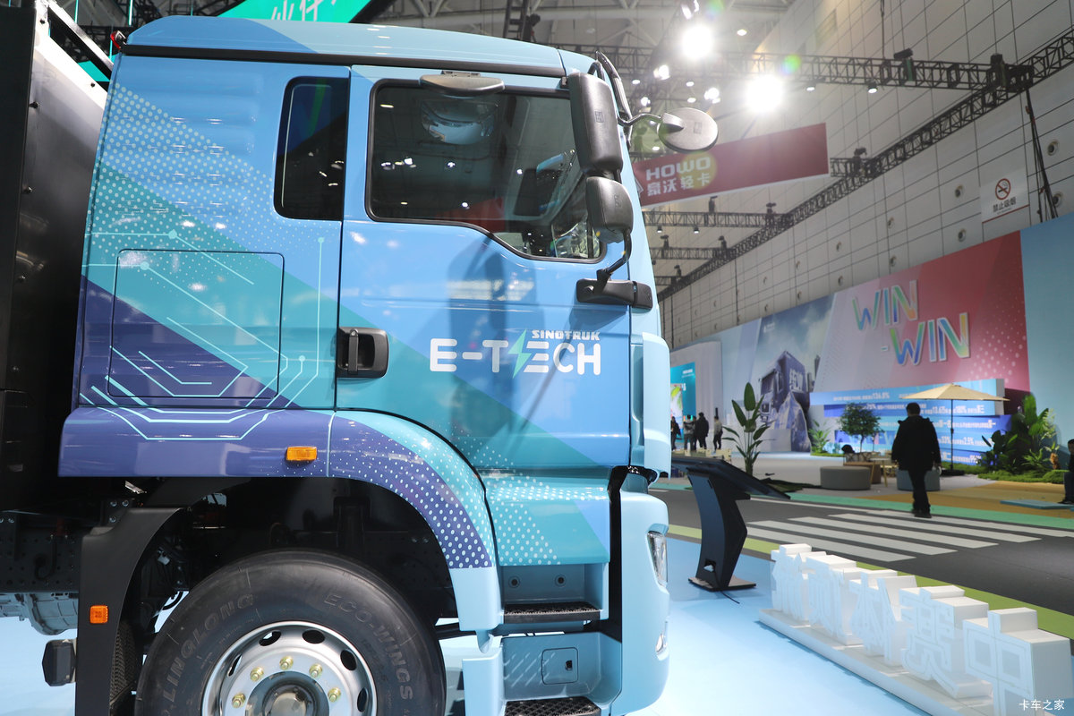 ����HOWO TX EV 6X4����ʽ���綯ǣ���� 400.619kWh���