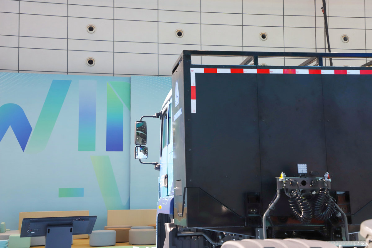 ����HOWO TX EV 6X4����ʽ���綯ǣ���� 400.619kWh���
