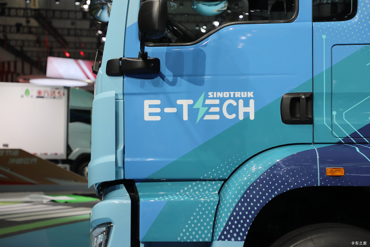 ����HOWO TX EV 6X4����ʽ���綯ǣ���� 400.619kWh���