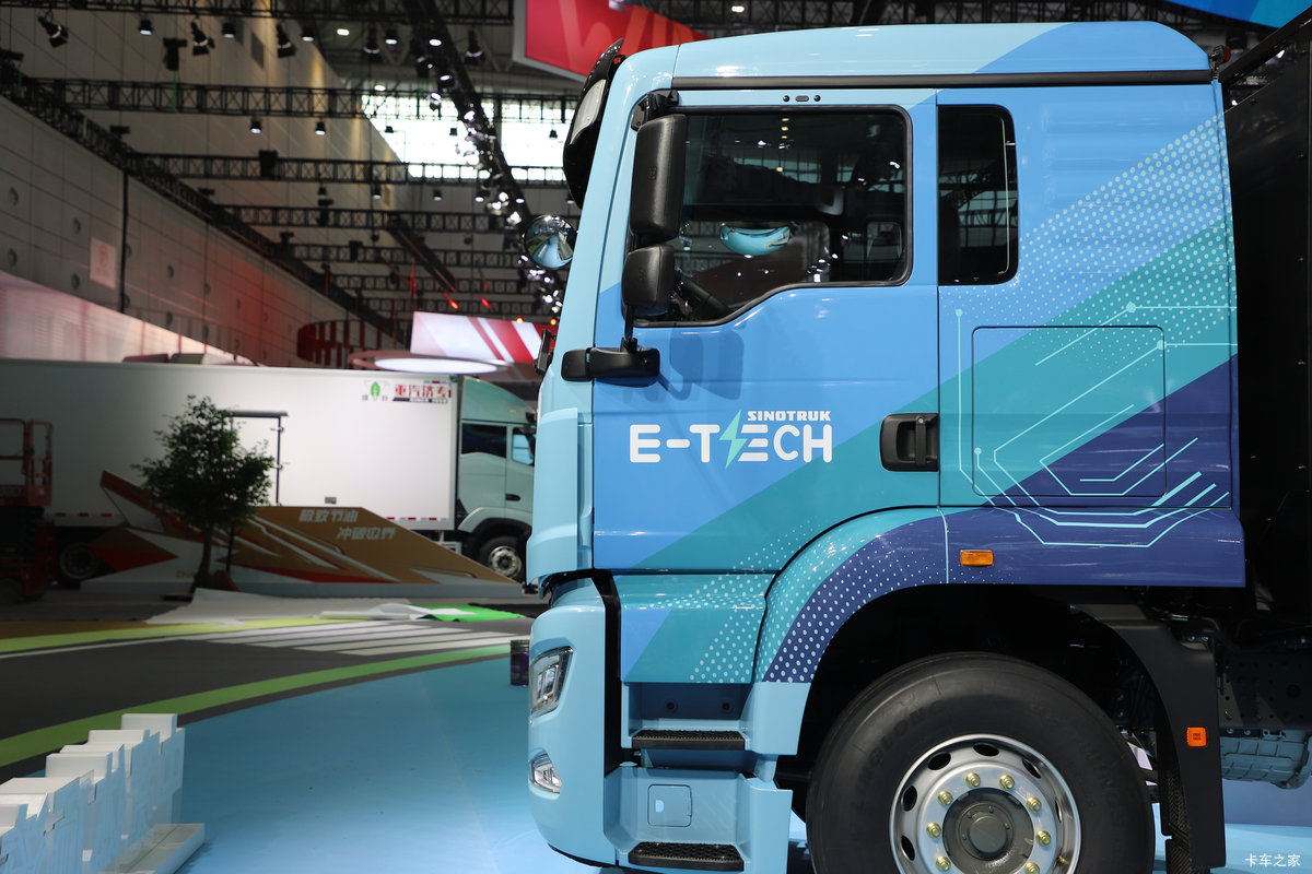 ����HOWO TX EV 6X4����ʽ���綯ǣ���� 400.619kWh���