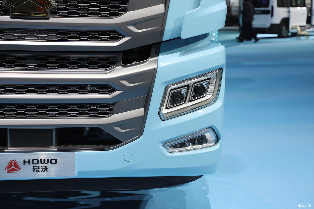 ����HOWO TX EV 6X4����ʽ���綯ǣ���� 400.619kWh���