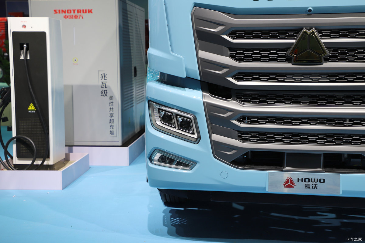 ����HOWO TX EV 6X4����ʽ���綯ǣ���� 400.619kWh���