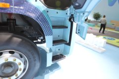 重汽HOWO TX EV 6X4换电式纯电动牵引车 400.619kWh