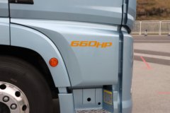 解放鹰途 商务舱 15.6L LNG 660马力 6X4 一汽解放12档 AMT自动档 牵引车