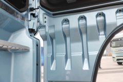 解放鹰途 商务舱 15.6L LNG 660马力 6X4 一汽解放12档 AMT自动档 牵引车