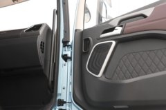 解放鹰途 商务舱 15.6L LNG 660马力 6X4 一汽解放12档 AMT自动档 牵引车