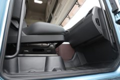 解放鹰途 商务舱 15.6L LNG 660马力 6X4 一汽解放12档 AMT自动档 牵引车