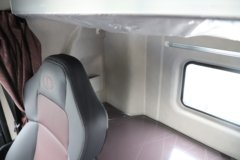 解放鹰途 商务舱 15.6L LNG 660马力 6X4 一汽解放12档 AMT自动档 牵引车