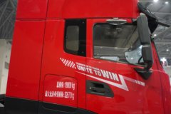 东风商用车东风天龙KL 4X2 纯电动牵引车 宁德时代400kWh