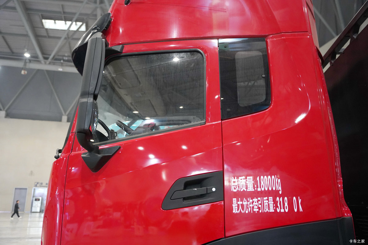 �������ó���������KL 4X2 ����ʽ���綯ǣ���� ����ʱ��400kWh���