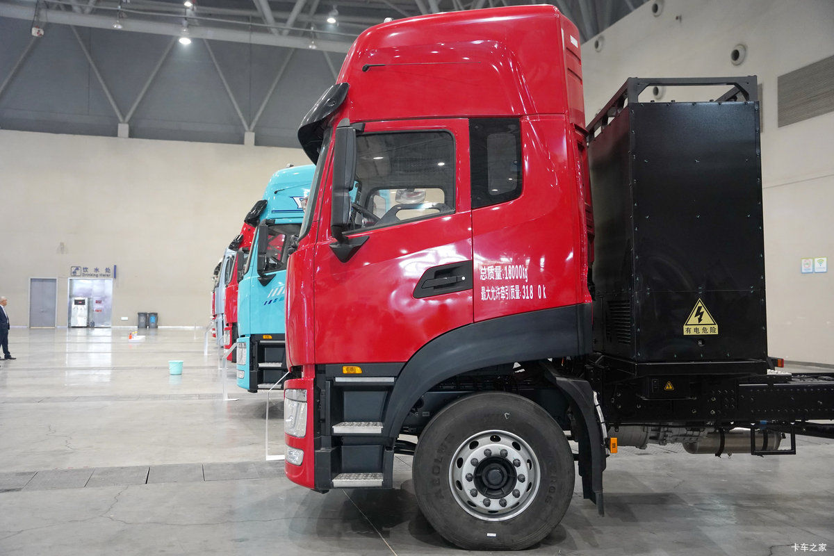 �������ó���������KL 4X2 ����ʽ���綯ǣ���� ����ʱ��400kWh���