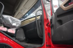 东风商用车东风天龙KL 4X2 换电式纯电动牵引车 宁德时代400kWh