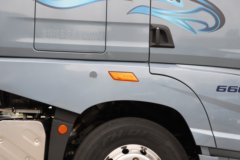 解放鹰航 智尊L版 15.6L LNG 660马力 6X4 一汽解放12档 AMT自动档 牵引车