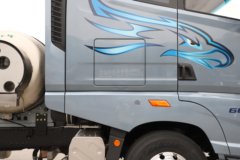 解放鹰航 智尊L版 15.6L LNG 660马力 6X4 一汽解放12档 AMT自动档 牵引车