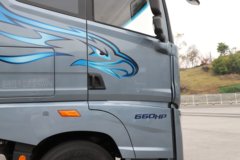 解放鹰航 智尊L版 15.6L LNG 660马力 6X4 一汽解放12档 AMT自动档 牵引车