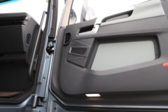 解放鹰航 智尊L版 15.6L LNG 660马力 6X4 一汽解放12档 AMT自动档 牵引车