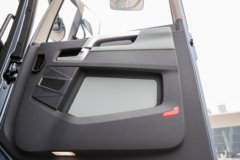 解放鹰航 智尊L版 15.6L LNG 660马力 6X4 一汽解放12档 AMT自动档 牵引车