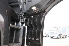 解放鹰腾 13.2L柴油 580马力 6X4 一汽解放12档 AMT自动档 牵引车