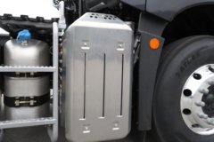 解放鹰腾 13.2L柴油 580马力 6X4 一汽解放12档 AMT自动档 牵引车