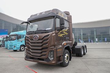 解放鹰驰 12.5L LNG 500马力 6X4 一汽解放12档 危险品牵引车