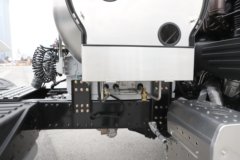 解放鹰驰 12.5L LNG 500马力 6X4 一汽解放12档 危险品牵引车